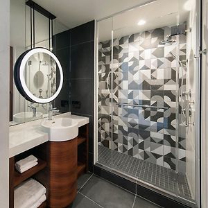 Classic Queen Room